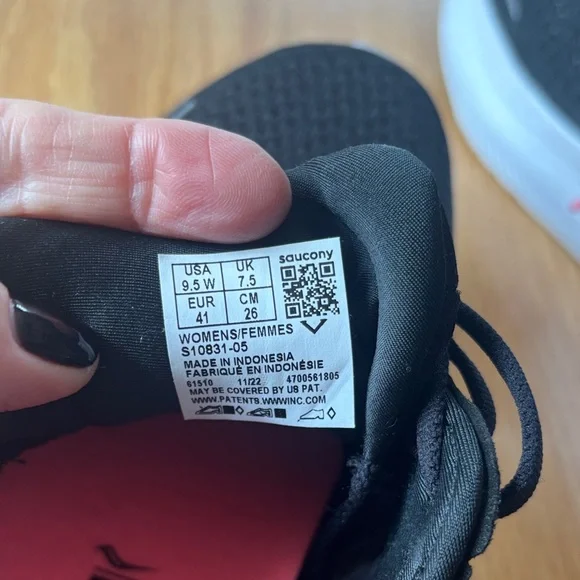 Womens Saucony Black & White PWRRUN Ride 16 Running Shoes size 9.5w wide 41 New! - Picture 5 of 7